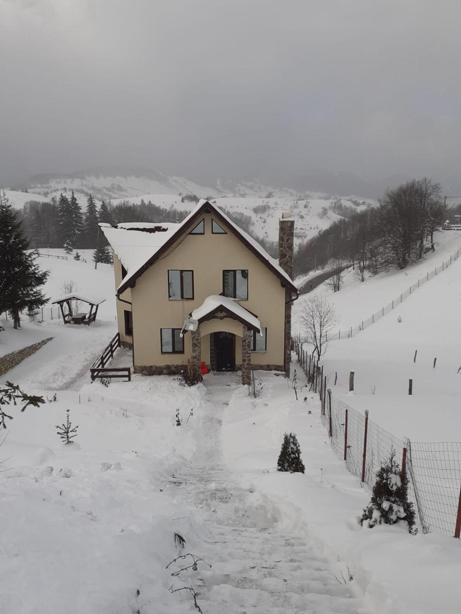 Villa La Kaifas Fundata Esterno foto